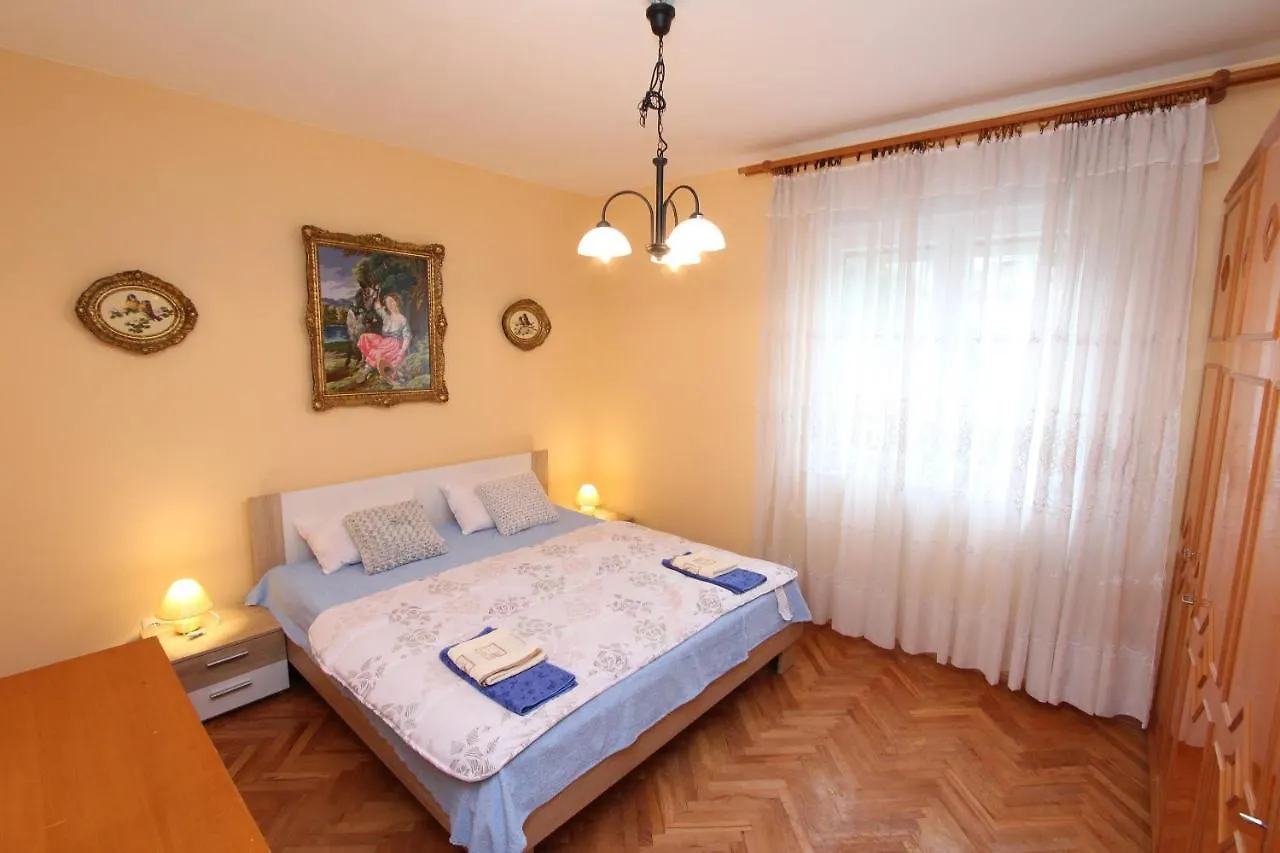 Apartment Oto Pula 0*,  Croacia