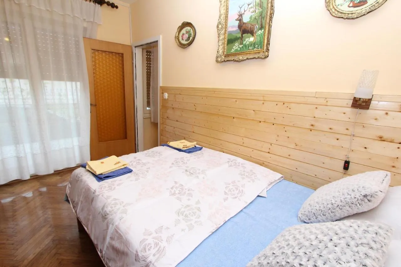Apartment Oto Pula 0*,  Croacia