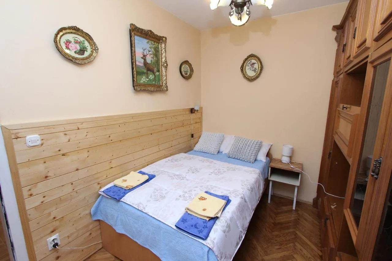 Apartment Oto Pula 0*,
