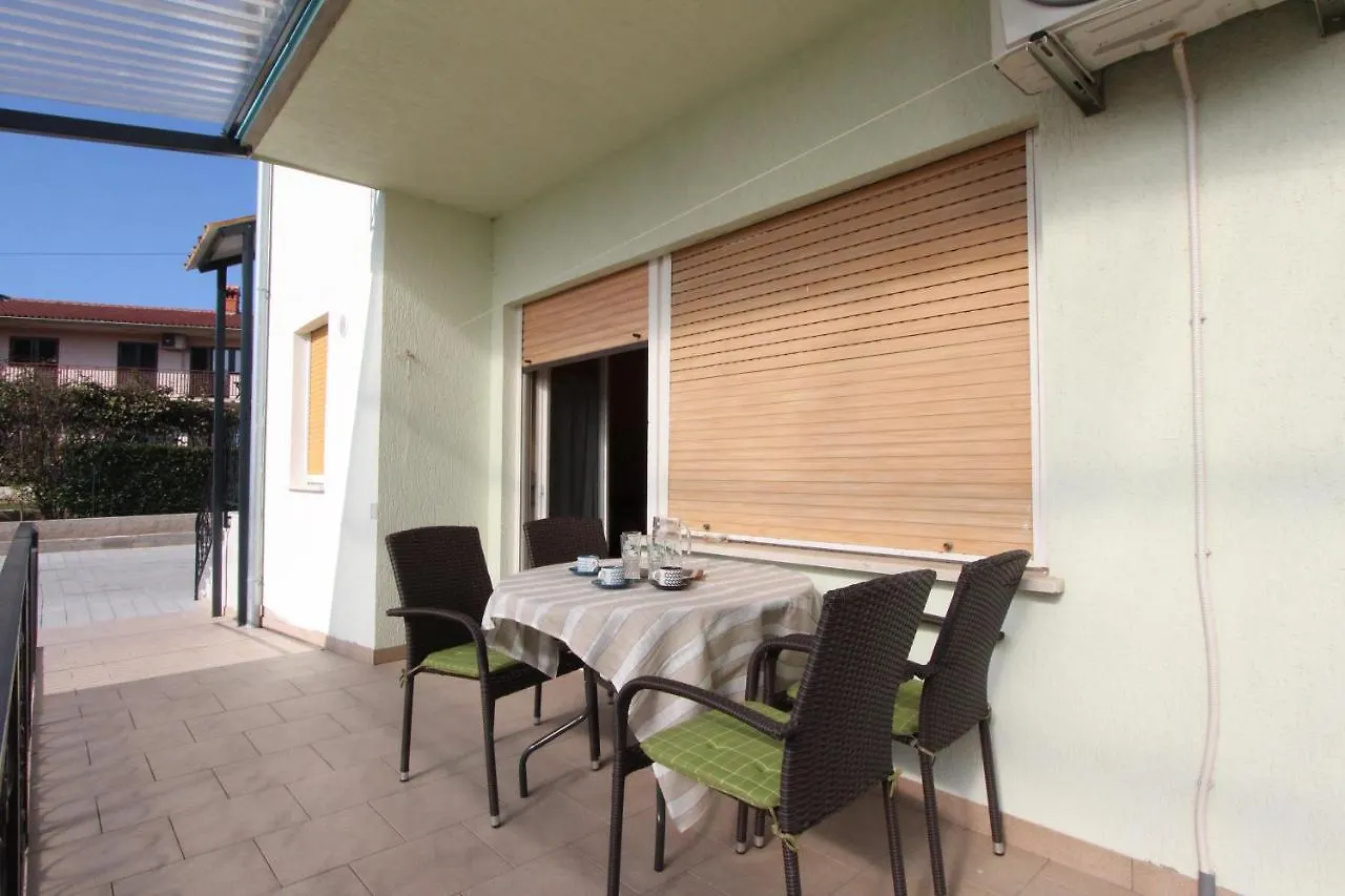 Apartment Oto Pula